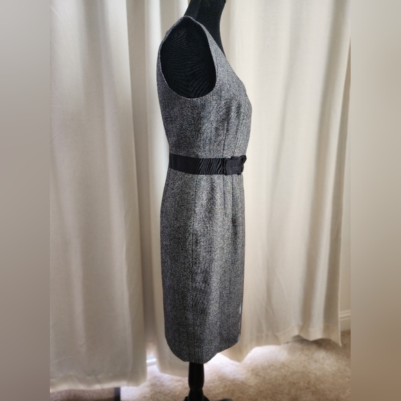 Banana Republic Women's Black and Grey Wool blend Knee Length Dress size 2 - Picture 4 of 6